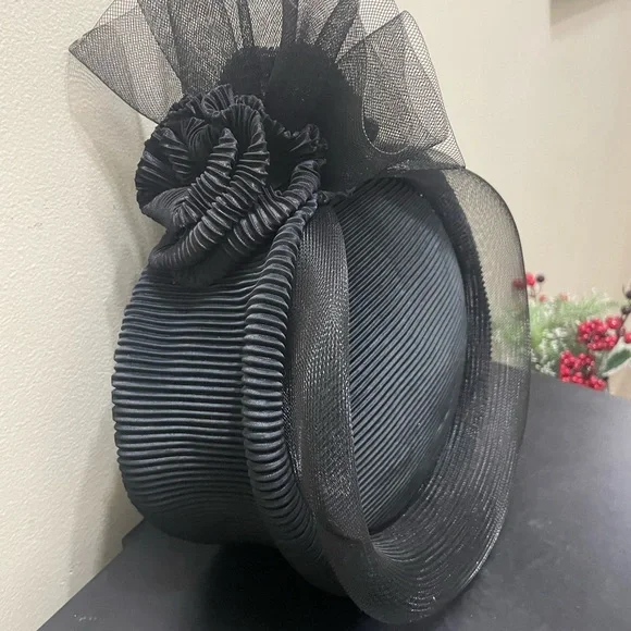 Elegant Black Women's Hat with Floral Accent - Picture 5 of 5
